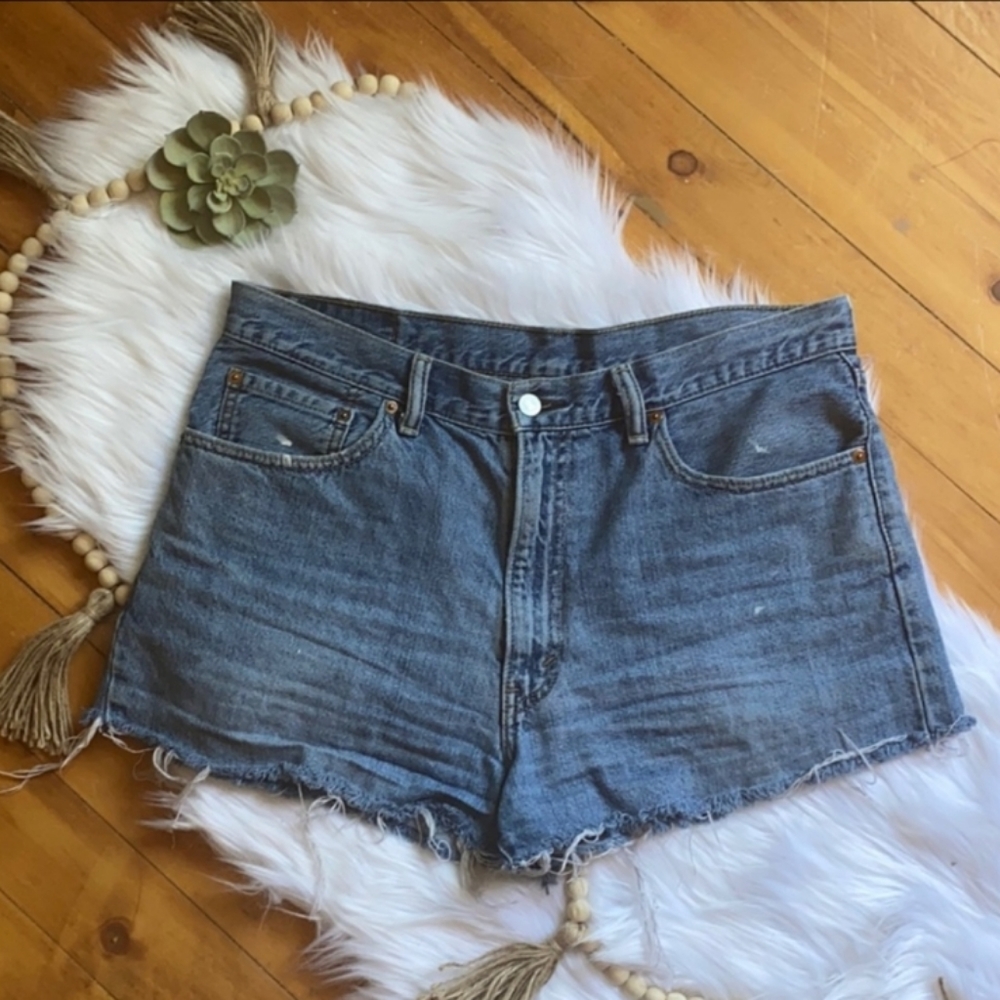 Levi’s high waist cutoff denim shorts distressed